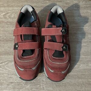 PW Minor Pivot Strap Women’s Size 7.5 M Comfort Shoes Burgundy NEW
